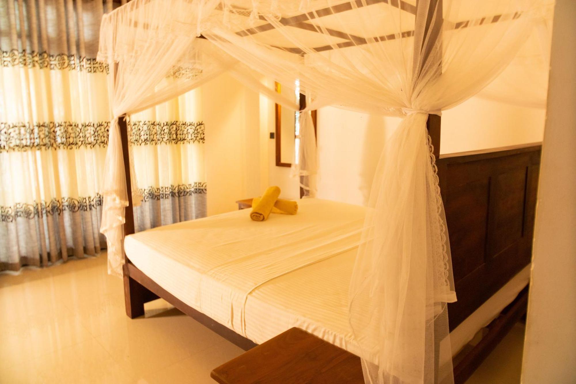 The Green Lagoon Villa Hikkaduwa Room photo