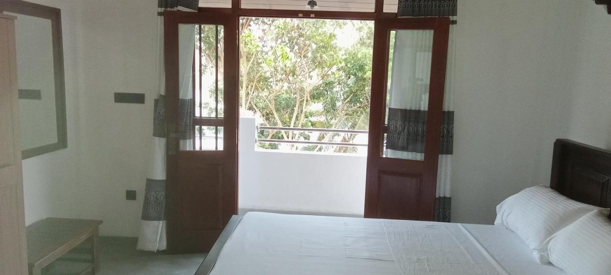 The Green Lagoon Villa Hikkaduwa Exterior photo